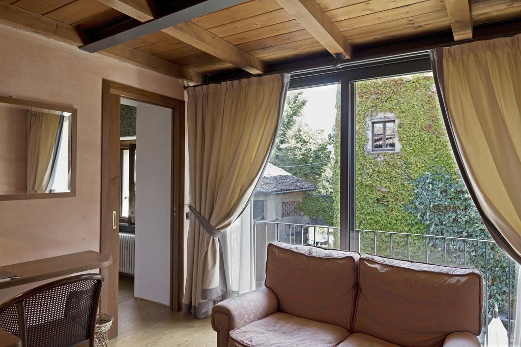 Dei Mai Intees Hotel
