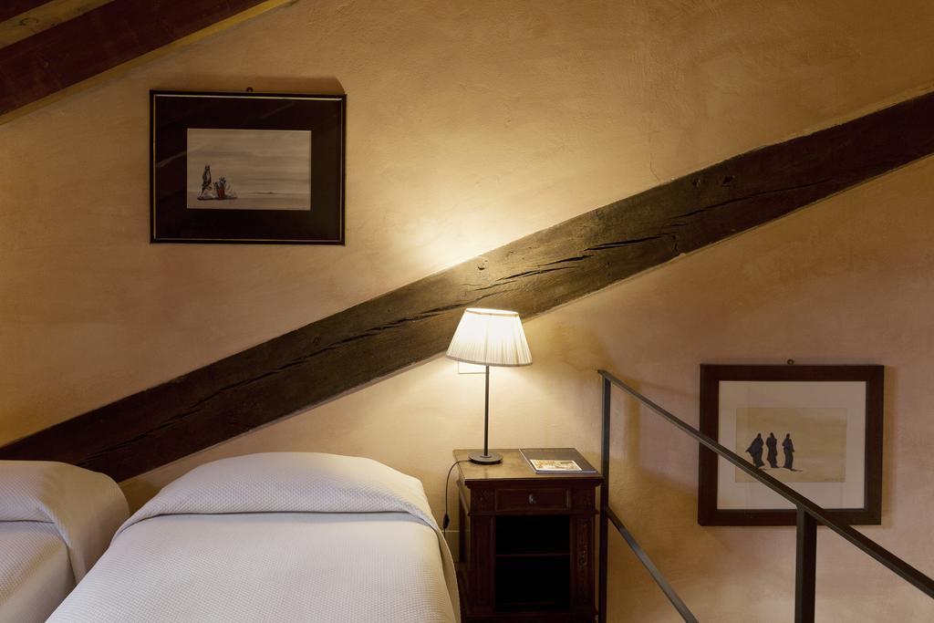 Hotel Dei Mai Intees Azzate