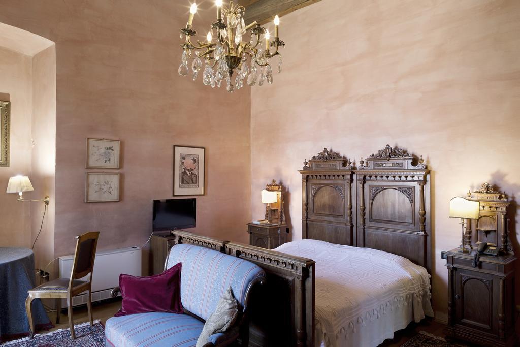 Hotel Dei Mai Intees Azzate