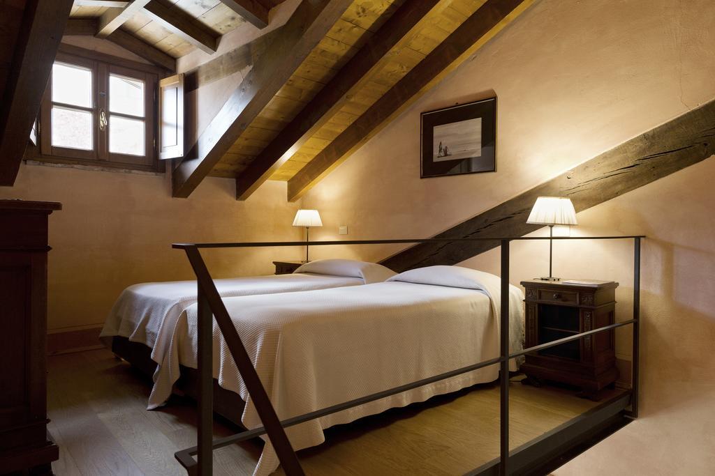 Hotel Dei Mai Intees Azzate